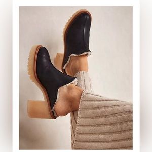 NWT, FREE PEOPLE James Cozy Mules / Black euro 38.5 fit like 7.5